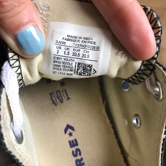 Black kid’s Converse ox sneakers, size 2 - Picture 4 of 4